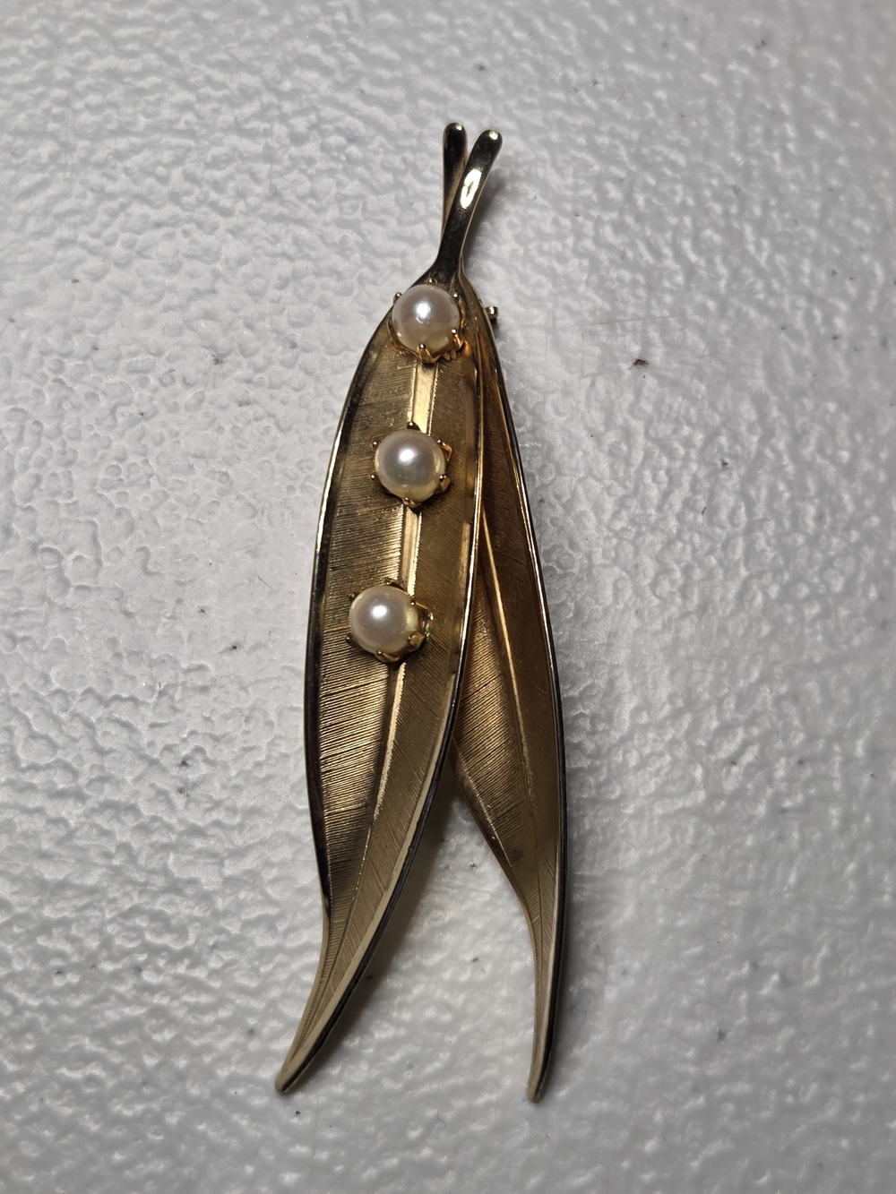 Vintage 1960s Brushed Gold Leaf & Pearl Brooch Pin | Mid-Century Classic